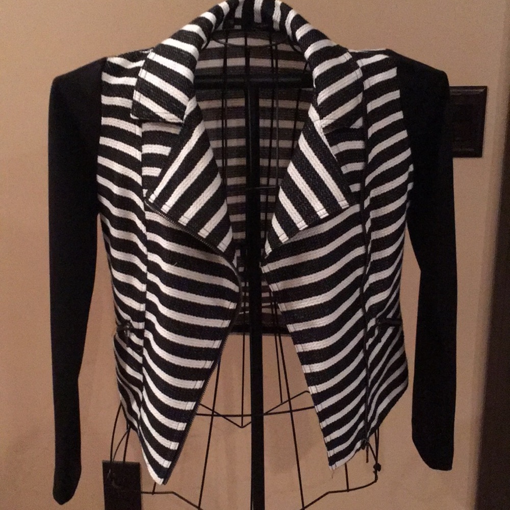 Maurice’s Black/Cream zip up Blazer.